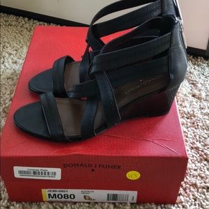Donald J Pliner “Jemi” Black Strappy Sandal 8M